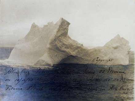 “Titanik”lə toqquşan aysberqin fotosu 21 min funta satıldı