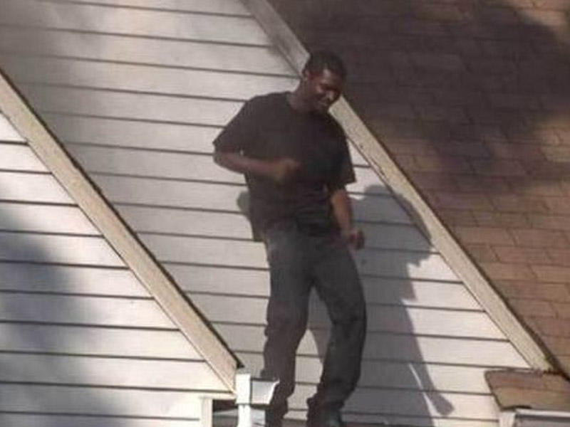 Sevgilisinin evini yardırıb damda rəqs etdi