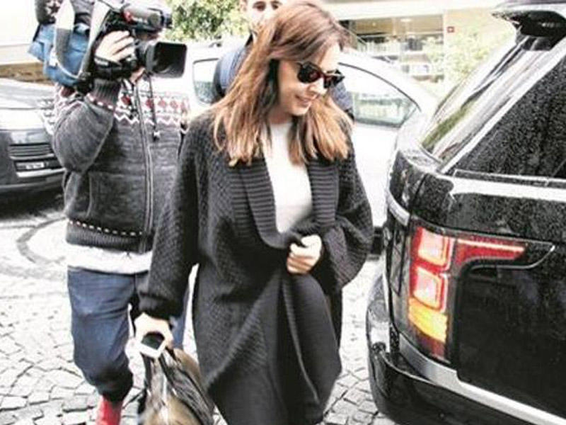 Azərbaycanlı milyarder Ebru Gündeşi boşayır?