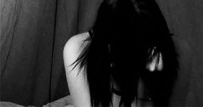 Azyaşlını qucaqlayıb öpdü, həbs olundu