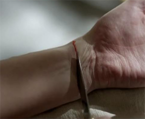 Parkda 27 yaşlı oğlan damarlarını doğradı