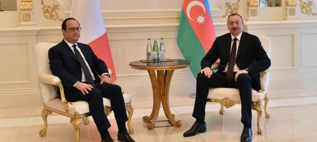 İlham Əliyev Fransa prezidentinə başsağlığı verdi