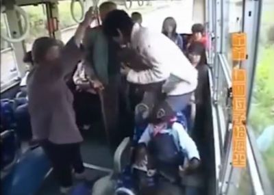 Meymun yerini qocaya verdi