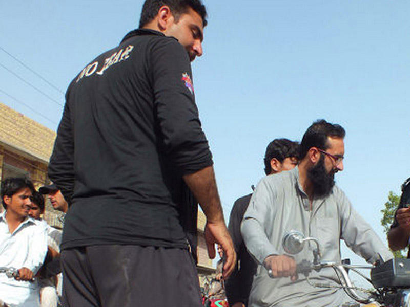 Pakistanda məsciddə partlayış: