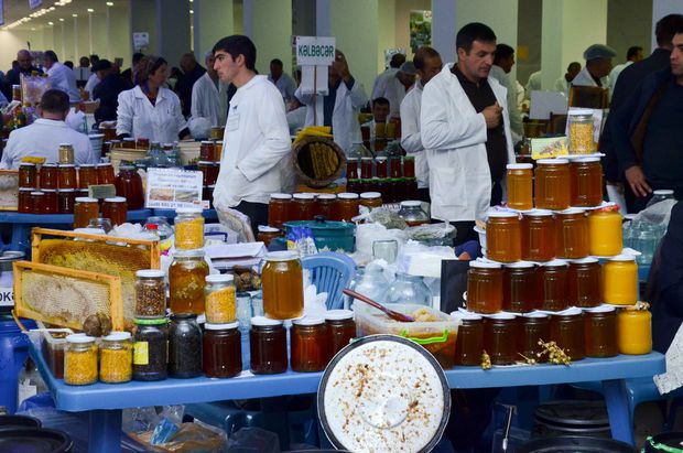 Bal yarmarkasında saxta bal satılır