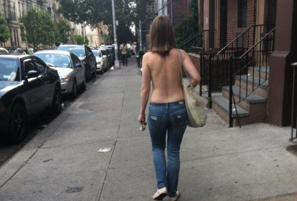 ABŞ-da qadınlara çılpaq gəzmək qadağan edildi