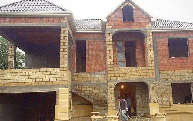 Əlikram yeni villa tikdirir