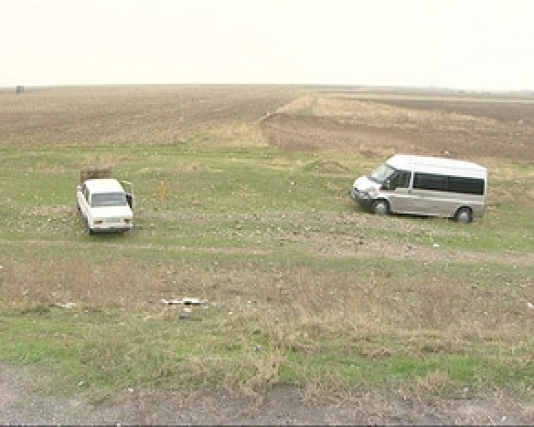 Mikroavtobus dərəyə aşıb, xəsarət alanlar var