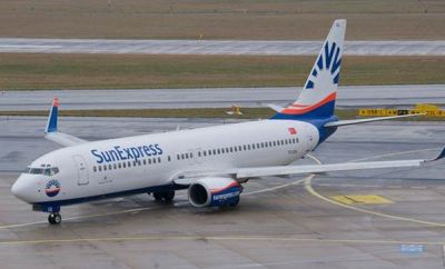 Sərxoş sərnişin soyunub stüardessaya yaxınlaşdı