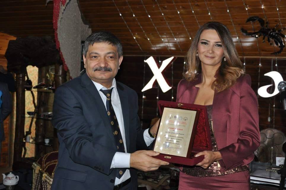 Qənirə Paşayeva fəxri fərmanla təltif olunub