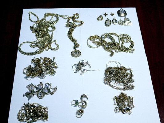 Bakıya külli miqdarda qızıl keçirmək istəyən saxlanıldı