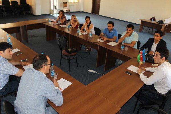 Polşadakı diasporumuz Mətbuat günü münasibəti ilə jurnalistlərlə görüşüb