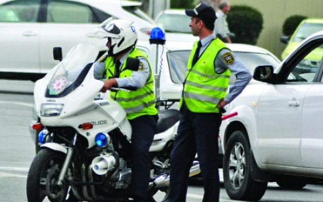 Yol polisi saxladığı maşını niyə pullu dayanacağa aparır