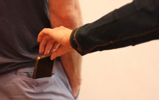 Bakıda ticarət mərkəzində oğurluq