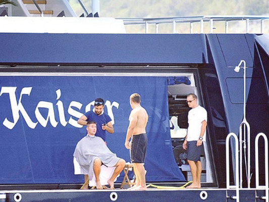 Milyarder oğlundan qeyri-adi hərəkət