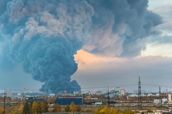 Yanğın şəhəri zülmətə bürüdü: 15 saatdır söndürə bilmirlər