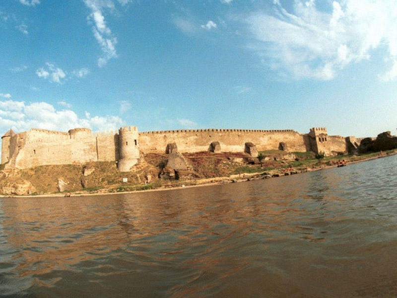 Ukraynada səyahət gəmisi batdı: