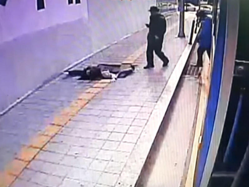 Torpaq qızla oğlanı bir anda uddu