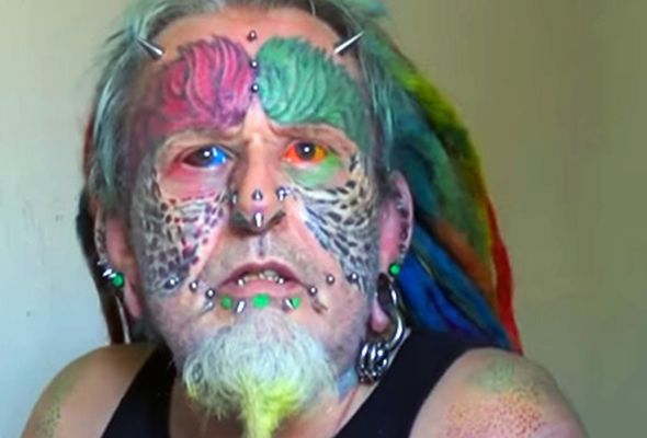 Britaniyalı tutuquşuya bənzəmək üçün qulaqlarını kəsdirdi