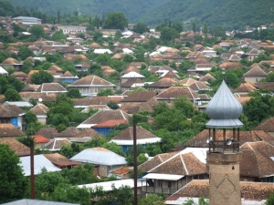 Şəkidə qəbiristanlıqda məzarları təhqir edənlər tutulub