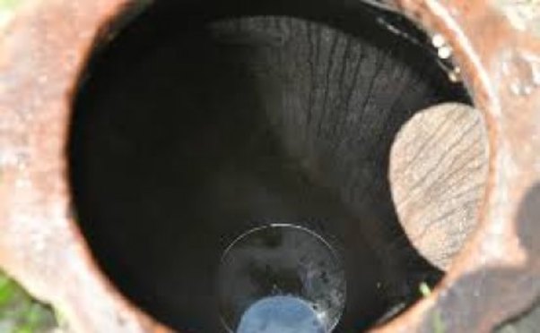 Su quyusuna düşüb öldü