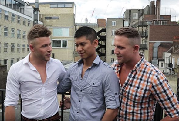 Üç kişidən ibarət ailə uşaq istəyir