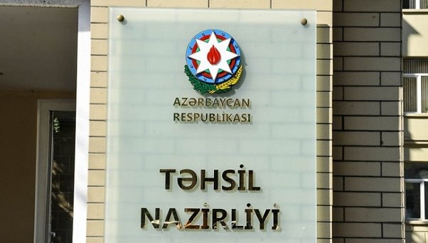 Müəllimlər imtahan verir