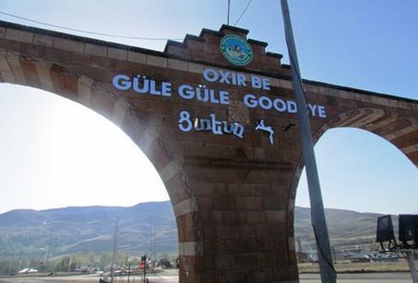 Türkiyədə erməni dilində “Xoş gəlmisiniz” yazısını qopardılar