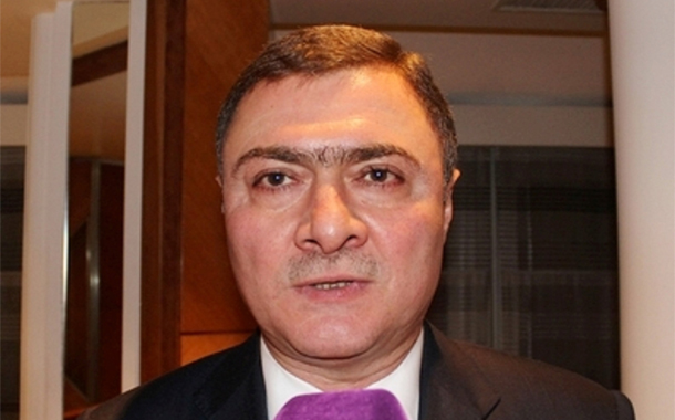 Qaxın qoz meşələrinə qənim kəsilmiş, kənddən lapatka ilə qovulan deputatı