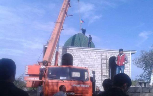 “İstəyirsən kilsə tik, amma məscid olmaz”