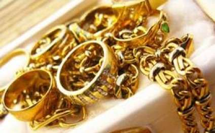 Məşhur cərrahın evindən xeyli qızıl apardılar