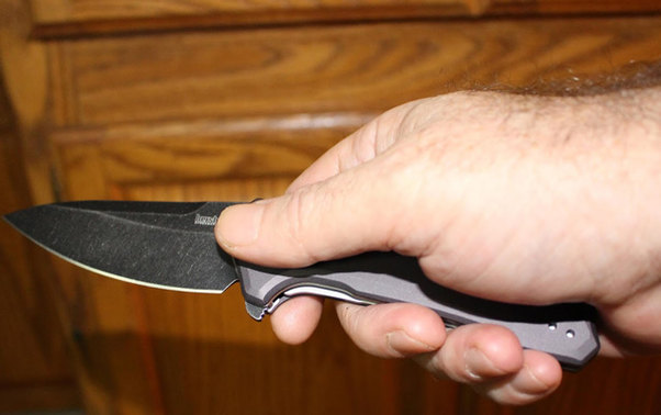 Qanunla qadağandır, amma piştaxtalarda açıq satılır