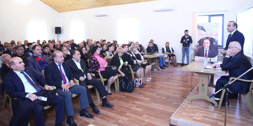 Azay Quliyevin seçicilərlə görüşləri davam edir