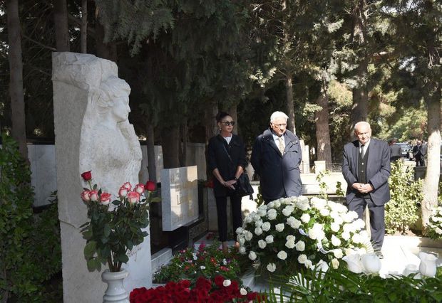 Mehriban Əliyeva və ailə üzvləri Aida İmanquliyevanın xatirəsini anıblar