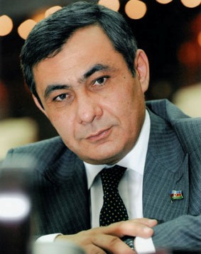 «Makler» deputat Yevlaxda ziyafətlər verir