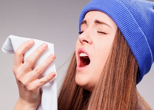 12 yaşlı amerikalı qız gündə 12 min dəfə asqırır