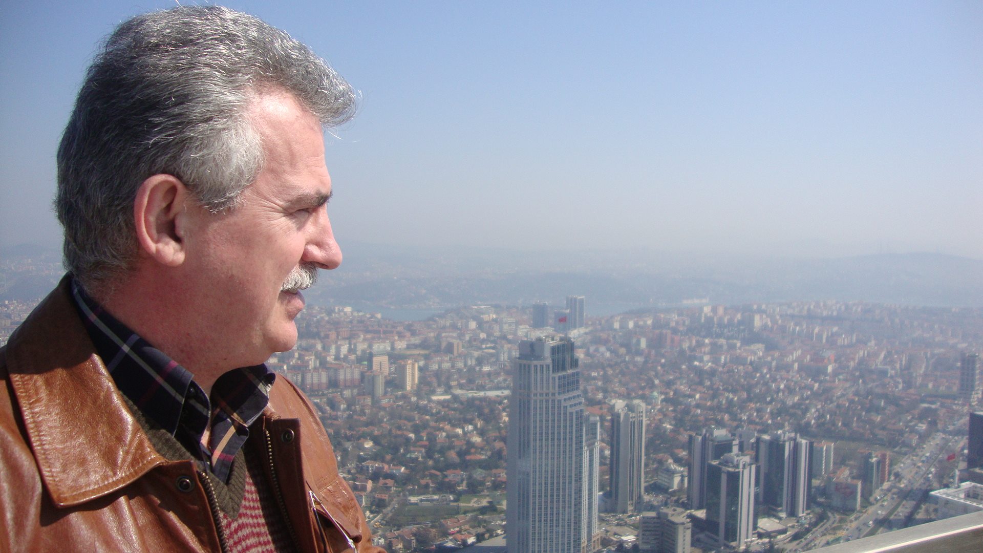 TEYMUR RZAYEV: “NƏNƏM FIRÇALARI MƏNƏ HƏDİYYƏ ETDİ...”