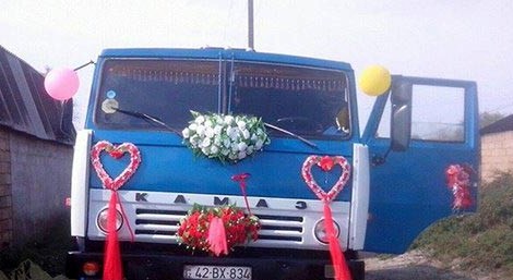Azərbaycanda gəlini “KAMAZ”la gətirdilər