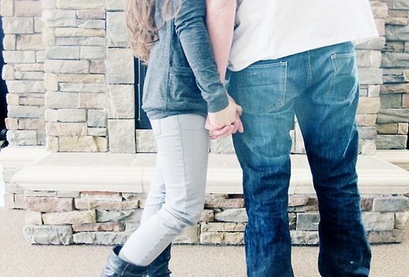 Bakıda sevgilisi ilə gəzən qızın başına daş düşdü