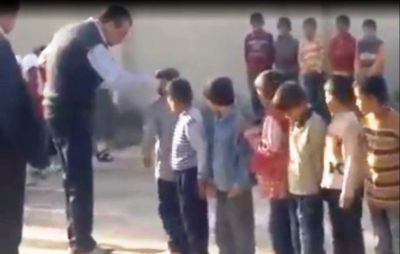 Müəllim məktəbli uşaqları belə cəzalandırdı
