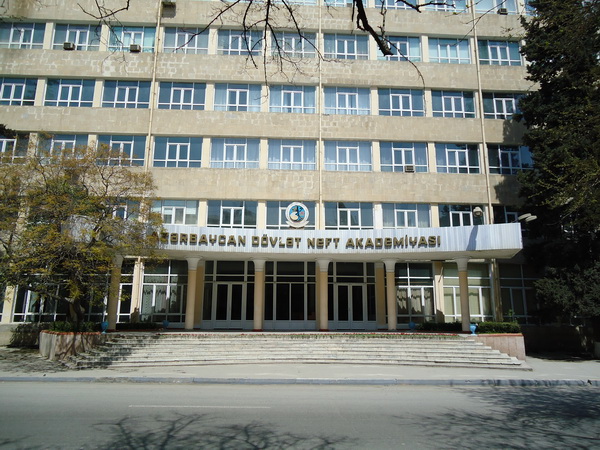 Azərbaycan Dövlət Neft və Sənaye Universitetində tələbələr ayağa qalxdı