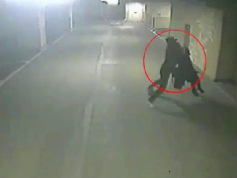 Qıza hücum etdi, sonra şoka saldı