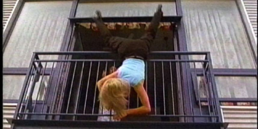 Gənc qız toyuna bir gün qalmış 8 mərtəbədən düşdü