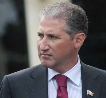 Seçicilərini işdən atan, beş ildə “təzə”liyi pozulmayan deputat nəyin azarkeşidir?