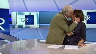 Yaşlı kişi canlı yayımda aparıcını öpdü -