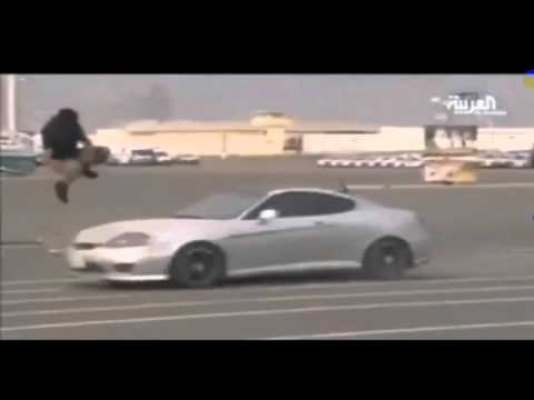 Maşının üstündən uçdu, Kral mat qaldı