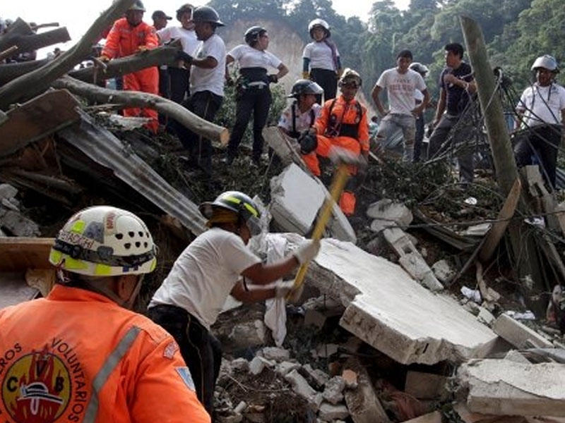 Torpaq sürüşməsinin qurbanları artır