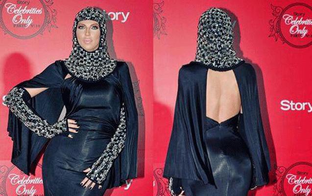 Futbolçunun xanımı başını bağladı, kürəyini açdı