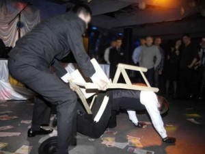 Şadlıq sarayında ofisiantlar arasında dava