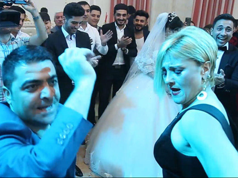 Mətanət toyda ayağıyalın oynadı